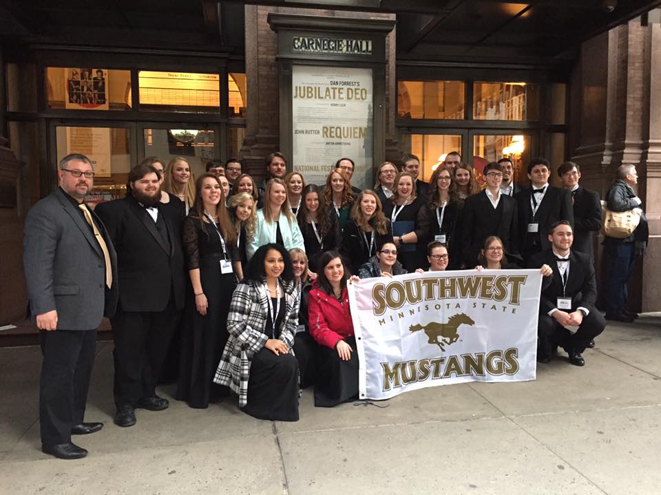 picture of the SMSU Chorale outside Carnegie Hall