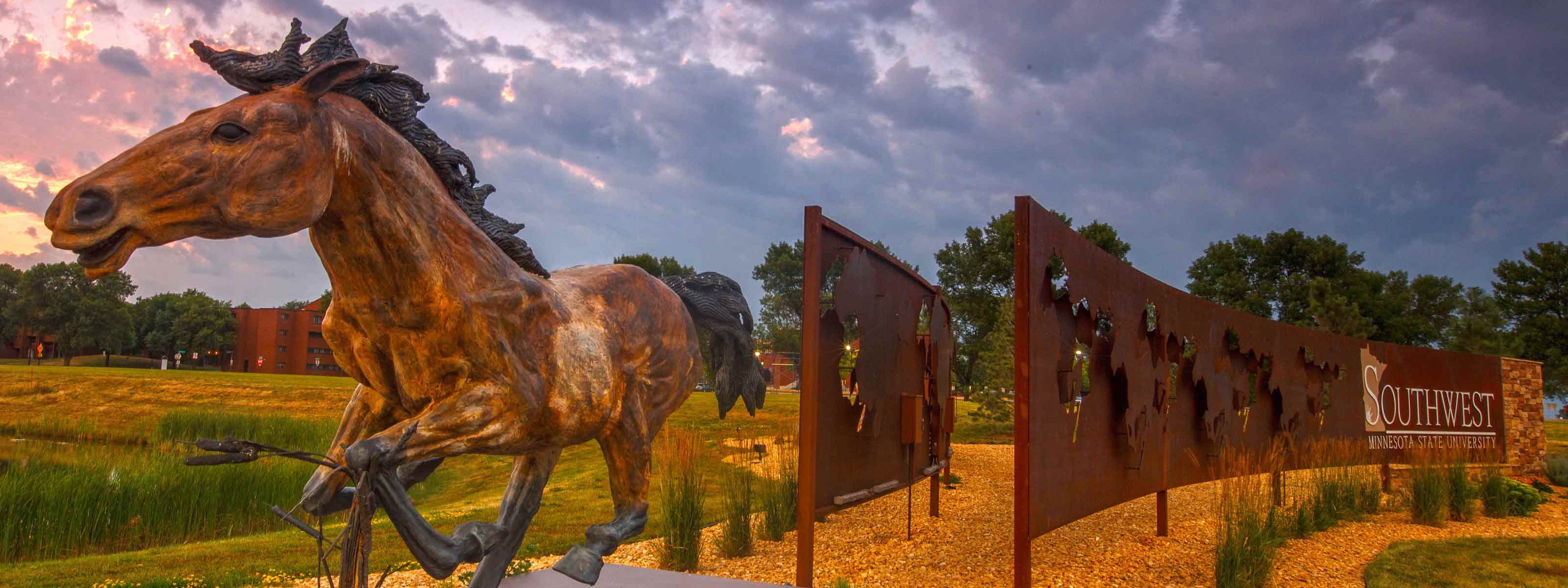 mustang statue and smsu sign