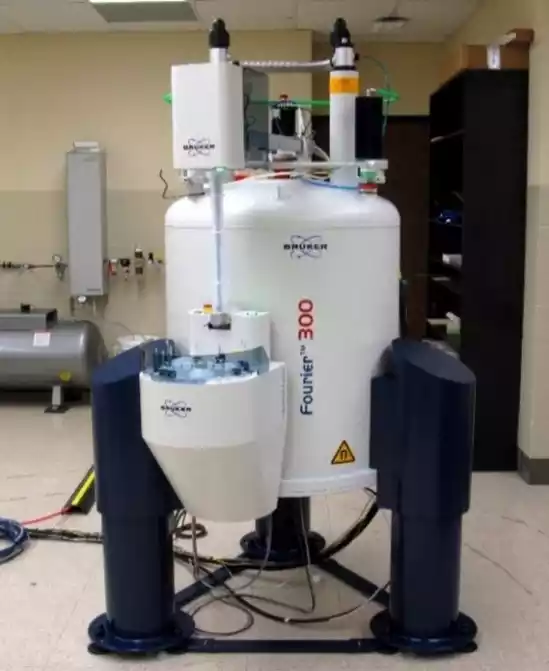 Pictures from the installation of our high-resolution NMR Spectrometer