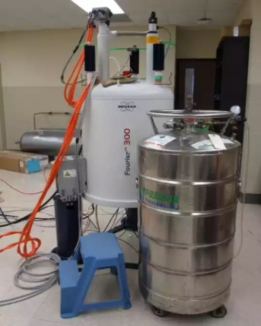 Pictures from the installation of our high-resolution NMR Spectrometer