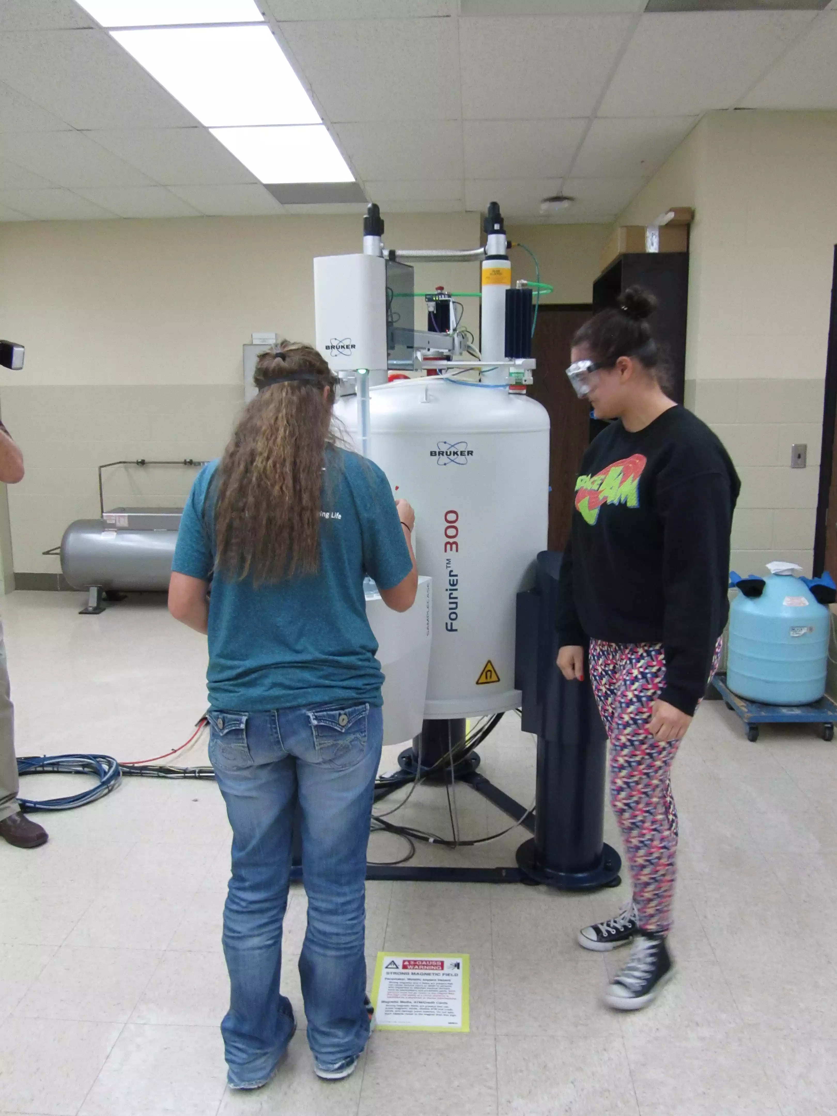 Students from our Organic Spectroscopic Analysis course load the NMR autosampler