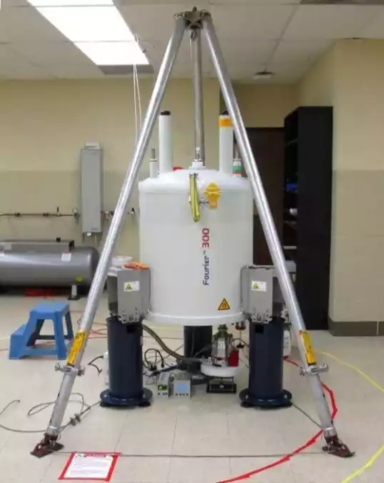 Pictures from the installation of our high-resolution NMR Spectrometer