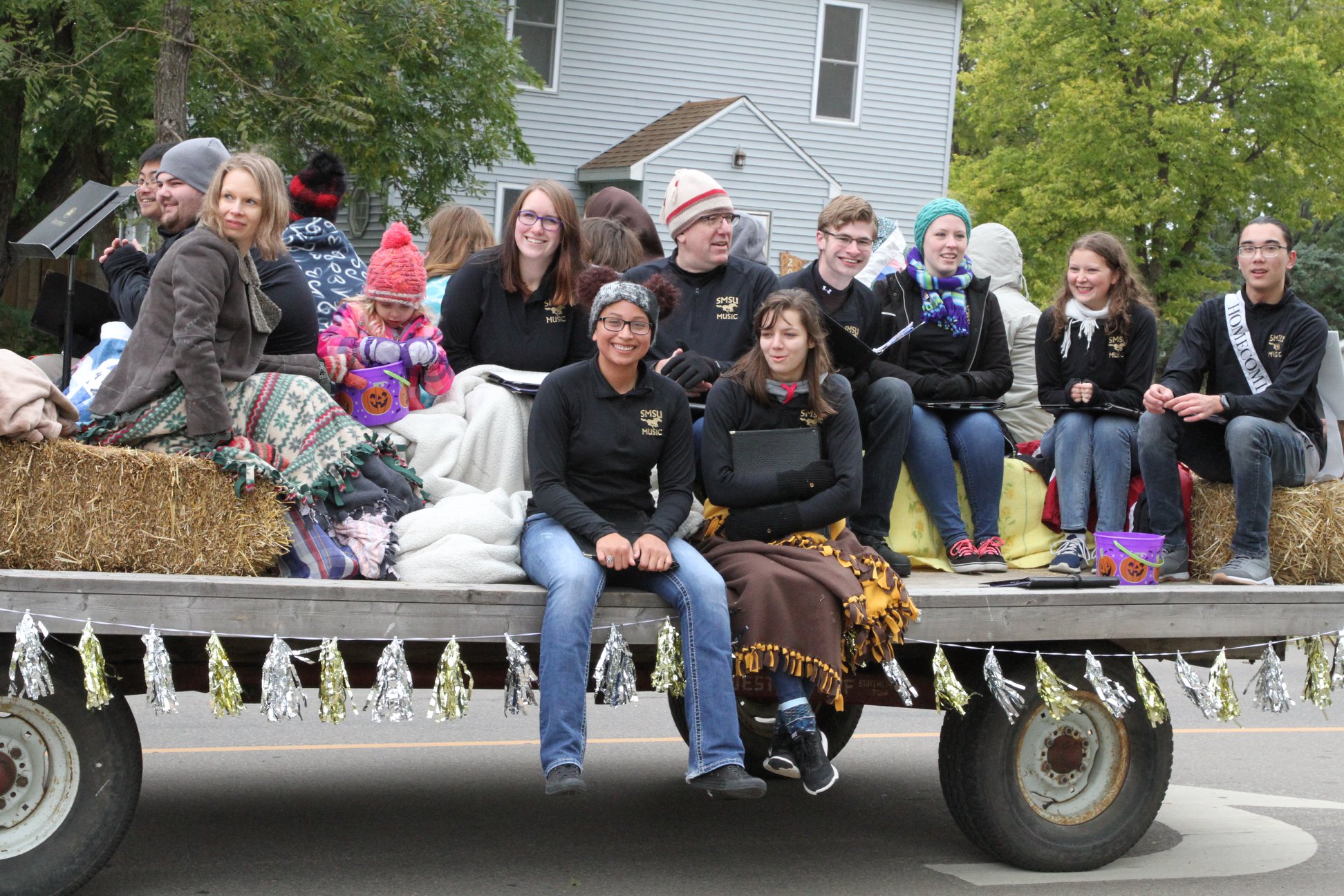 Chorale in the Homecoming Parade