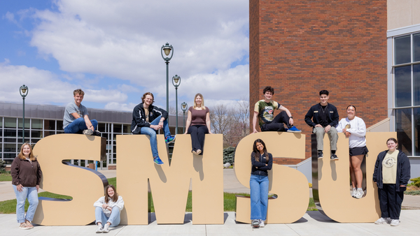 SMSU students in front of the Welcome Walkway.