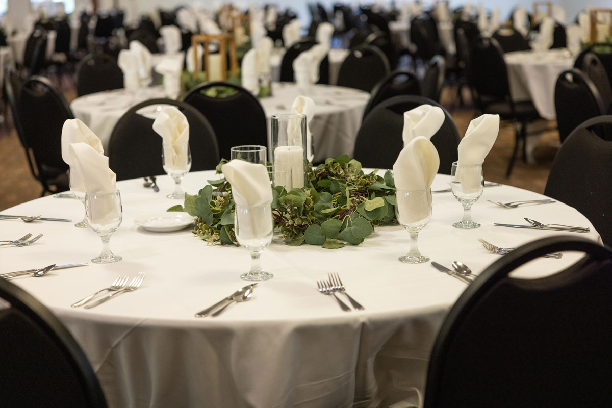 centerpiece and table settings