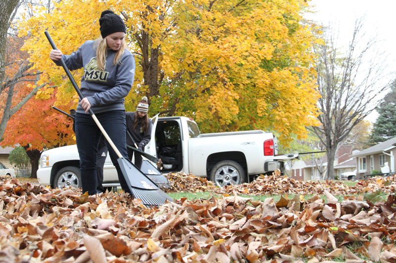 SMSU students give their time to help out in the community.