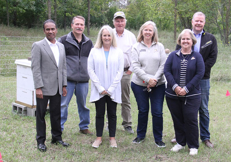 President Jayasuriya, Ron Prorok, Deb Kerkaert, Russ Koopman, Dean Aimee Shouse, Emily Deaver, Bill Reilly