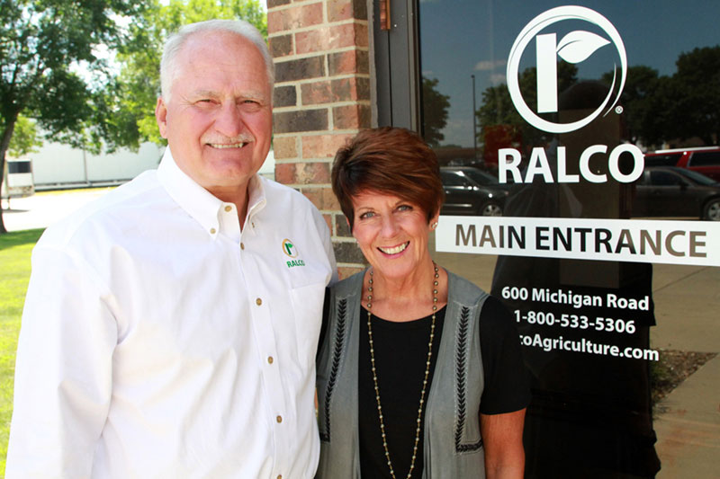 Jon and Niter Knochenmus, Honorary Lifetime Members   