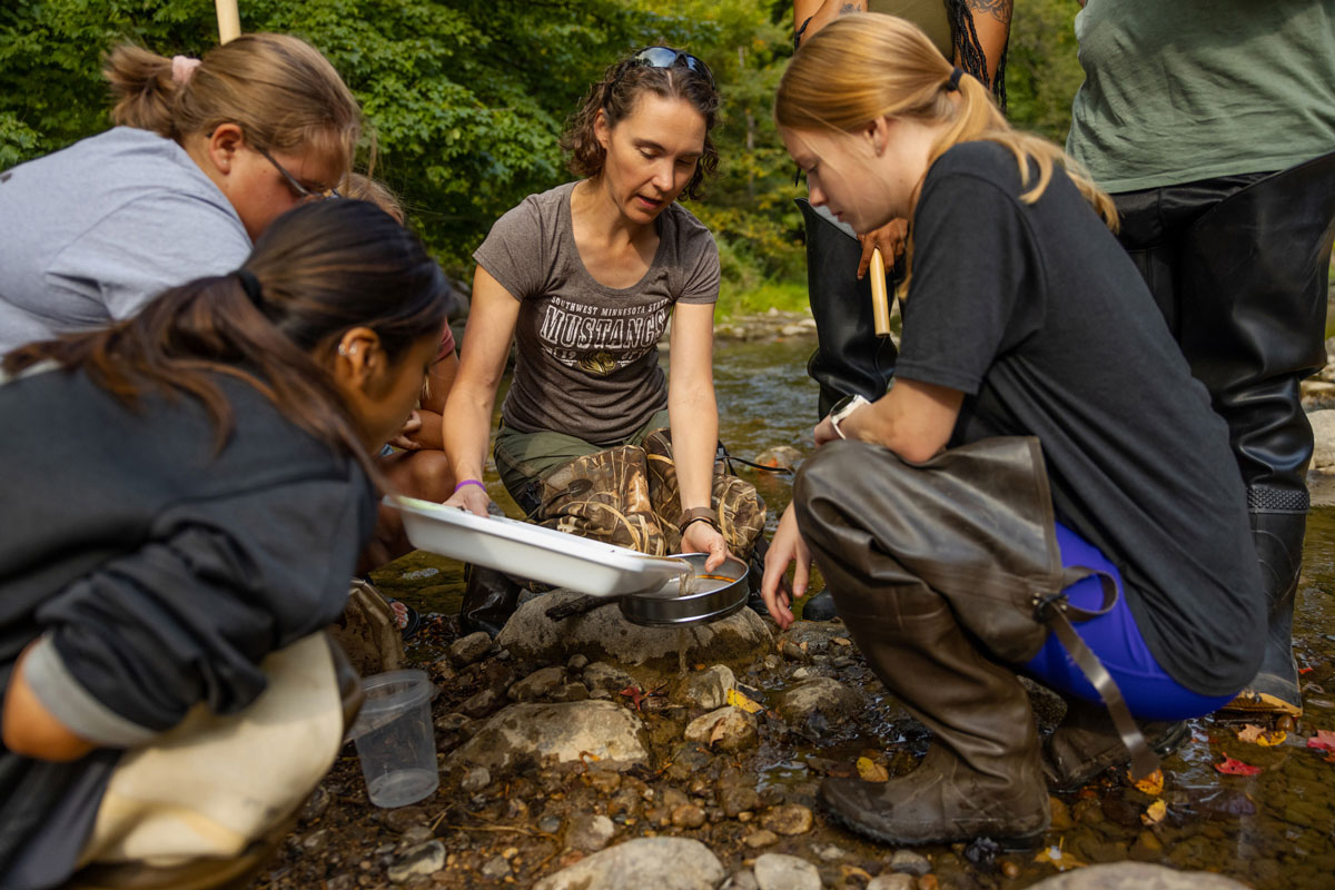 Dr. Alyssa Anderson takes her students to Camden Park for hands-on research. 