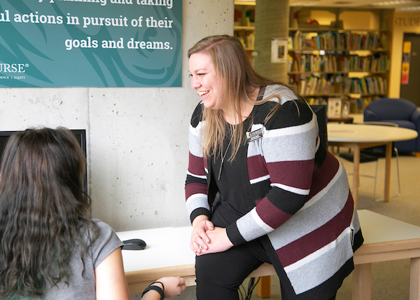 Kaitlyn Giles advising a student